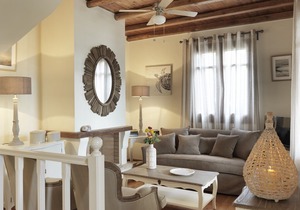 3 Bedroom Villa with Sea View and pool access
