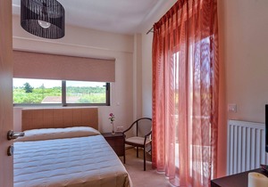 A 4-bedroom villa with a private pool, 1500 meters from the sandy beach