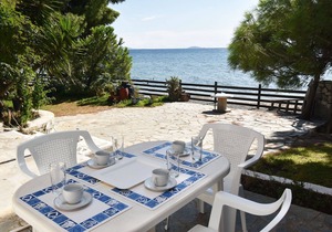 A groundfloor beachfront apartment at Metamorfosi Sithonia for 5 guests
