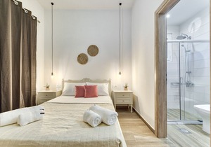 Agricola Villa- Private villa with pool, 3 bedrooms with en-suite facilities.
