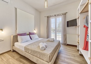 Agricola Villa- Private villa with pool, 3 bedrooms with en-suite facilities.
