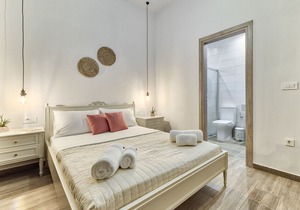 Agricola Villa- Private villa with pool, 3 bedrooms with en-suite facilities.