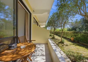 Alexandra Studio 8
