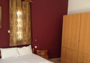 Apartment for 4 with garden and partial sea view.