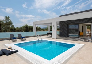 Armonia Suites Gennadsi -Thomas
