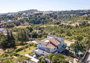 Athina's Villa with heated pool