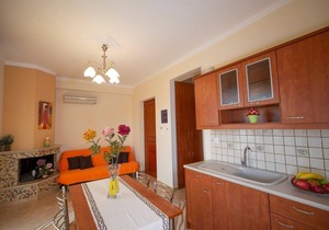 Beach flat with garden, Jacuzzi, BBQ