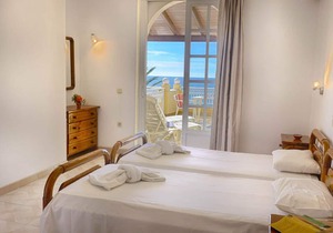 Beachfront apartment with sea views - Agios Georgios Pagon