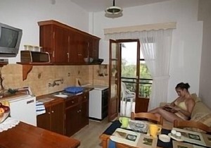 Beautiful pool, spacious gardens, quiet area, free wifi, bbq 2-4 guests per apt.