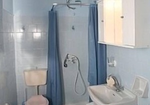 Beautiful pool, spacious gardens, quiet area, free wifi, bbq 2-4 guests per apt.