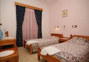 Beautiful pool, spacious gardens, quiet area, free wifi, bbq 2-4 guests per apt.
