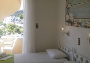 Bedroom two steps from Agia Marina beach