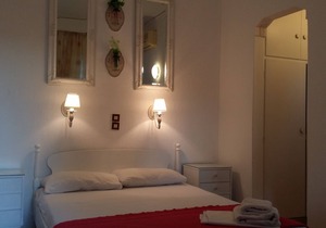 Bedroom two steps from Agia Marina beach