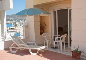 Bellevue Suites Studio 2 with Pool View
