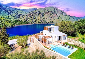 Blue Lake Villa Heated Pool