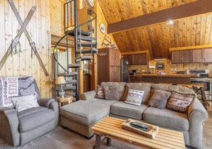 Chalet #2, Charming Ski In/Ski Out Steps to the M in Mammoth Lakes