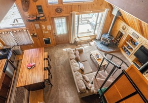 Chalet #2, Charming Ski In/Ski Out Steps to the M in Mammoth Lakes