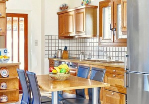 Charming 5-Bedroom Villa, Large Garden, Private Pool, Sea View - 800 m to a Sandy Beach in Karteros