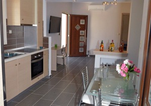 Cozy deluxe apartment a few steps from the beach!