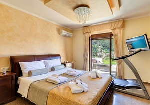 Cretan Sunny Villa with Heated Pool