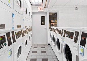 Deluxe Gold Coast Studio w/ Doorman & Gym, 2 blocks to L, by Blueground in Chicago