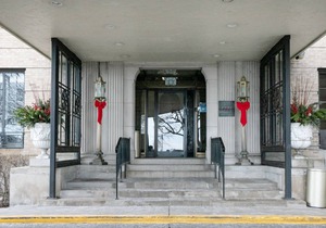 Deluxe Gold Coast Studio w/ Doorman & Gym, 2 blocks to L, by Blueground in Chicago
