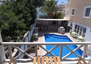 Deluxe Triple Room 30 meters from Perissa Beach