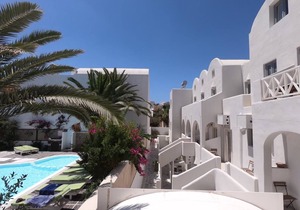 Deluxe Triple Room 30 meters from Perissa Beach
