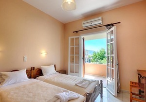 Dora Apartment 4 - in a quiet location only 300m from the sandy beach - in the bay of Agios Geo