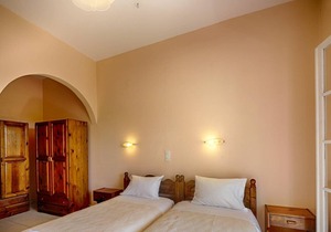 Dora Apartment 4 - in a quiet location only 300m from the sandy beach - in the bay of Agios Geo