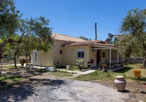Drossia Bungalows 3 - One Bedroom Apartment, Sleeps 3