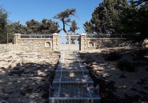 Elafonisos: Two storey house on the sea front