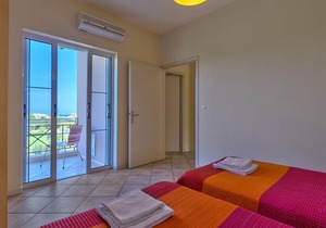 “ELEA 2” - Cozy Apartment with Swimming Pool Near the Sea