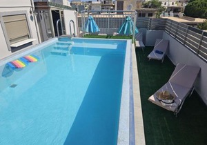 Elegant 2BR Apt Rooftop Pool & Walk to Old Town