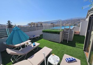 Elegant 2BR Apt Rooftop Pool & Walk to Old Town