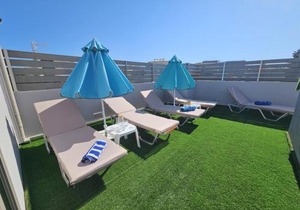 Elegant 2BR Apt Rooftop Pool & Walk to Old Town