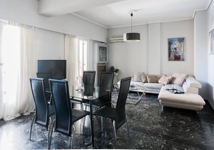 Elegant 75sq+HeatedJacuzzi+balcony W/AcropolisView