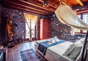 Enjoy breathtaking sea views from the balconies and terraces of this beautiful vacation home set ami
