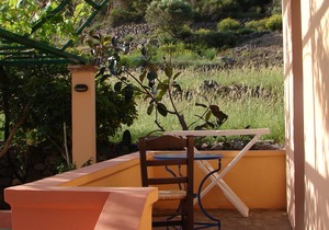 Enjoy Sunrises and Sunsets from this Cozy Studio with Private Beach