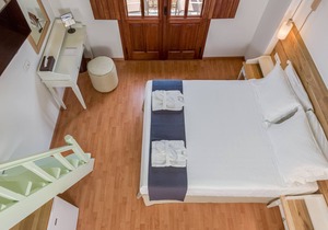 Family Apartment with Sea View C, Symi