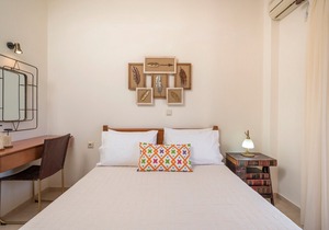 Family Friendly Villa Bluefairy w/ Pool, walk to Restaurants, 5 km to the Beach