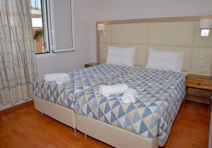 Family-sized condo a few steps from the beach!