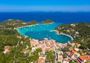 Flora Maisonettes 2: Walk to Beach, A/C, WiFi, Car Not Required