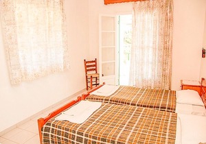 Fran Apartment: Cozzy apartment with a shared pool, breakfast options and close to the beach