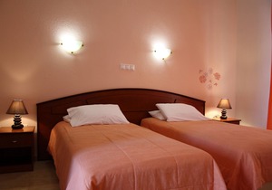 Fully equipped studios in the center of the village only 70m from the beach