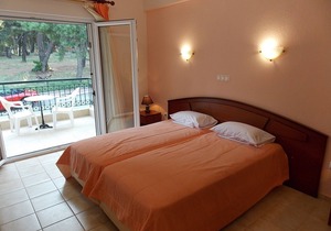 Fully equipped studios in the center of the village only 70m from the beach