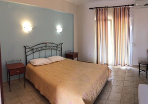 Fully equipped studios in the center of the village only 70m from the beach