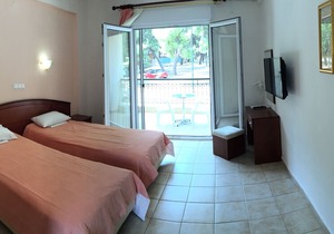 Fully equipped studios in the center of the village only 70m from the beach