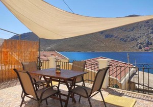 Gompos Apartment - Cozy Apartment next to the sea - Amazing Sea View
