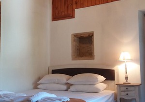 HERACLES TRADITIONAL CRETAN HOUSE